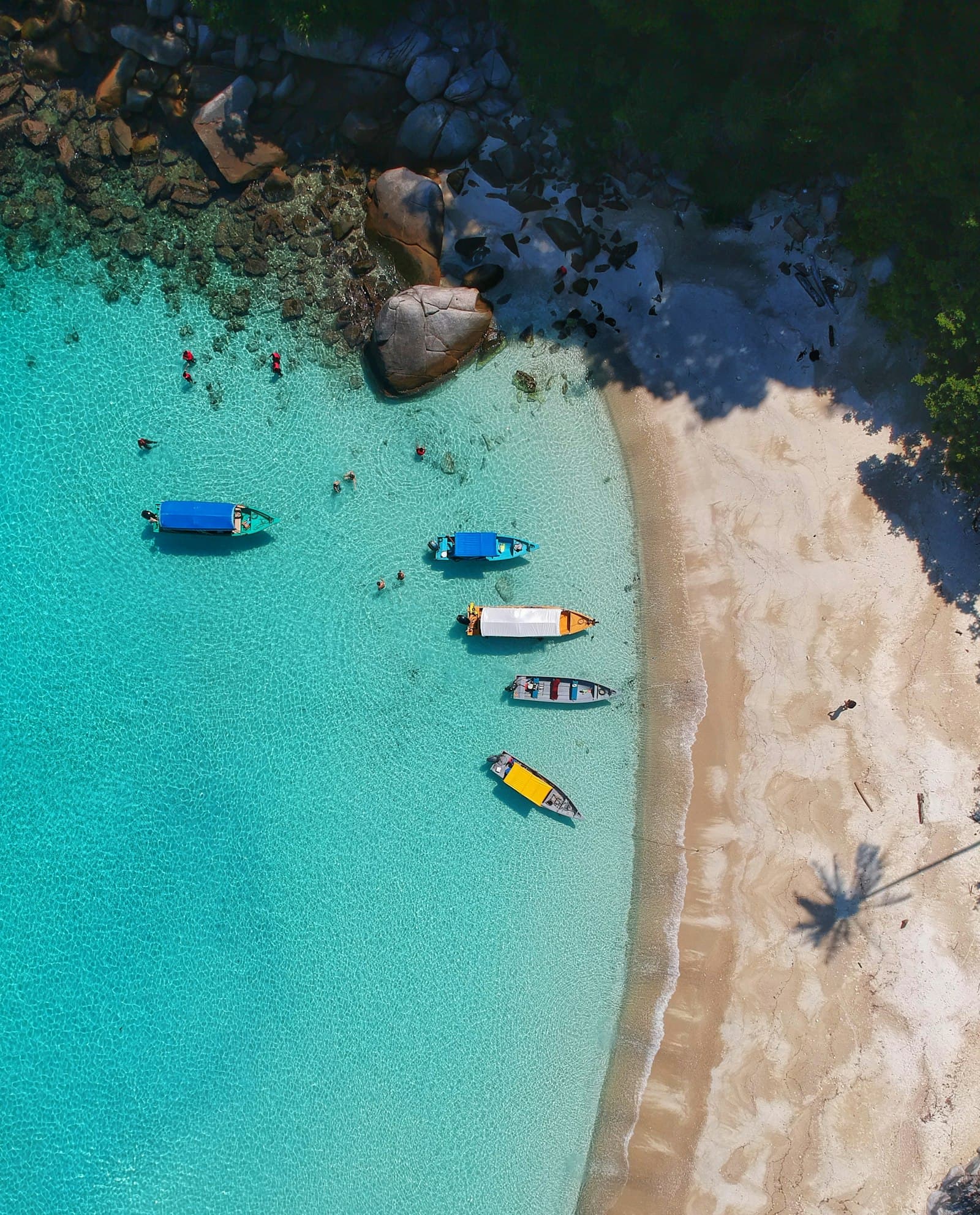 Playa a pasos del condo en Cabeza de Toro