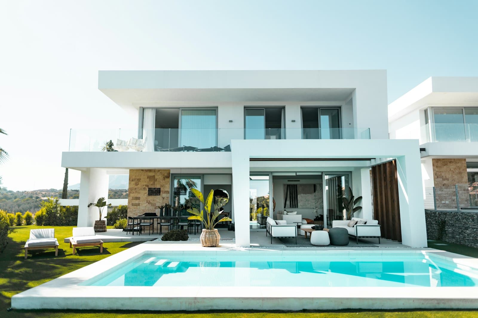Villa con jardín tropical lista para la venta en Punta Cana